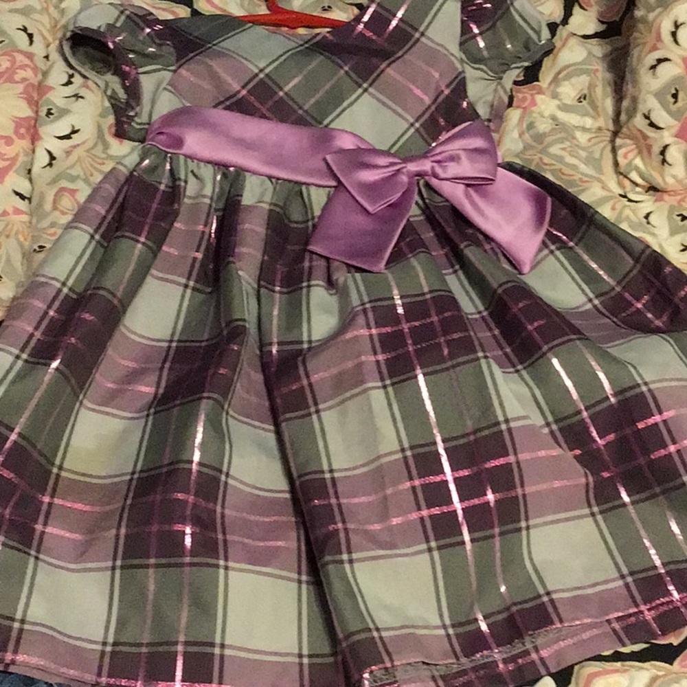 Cute dress.